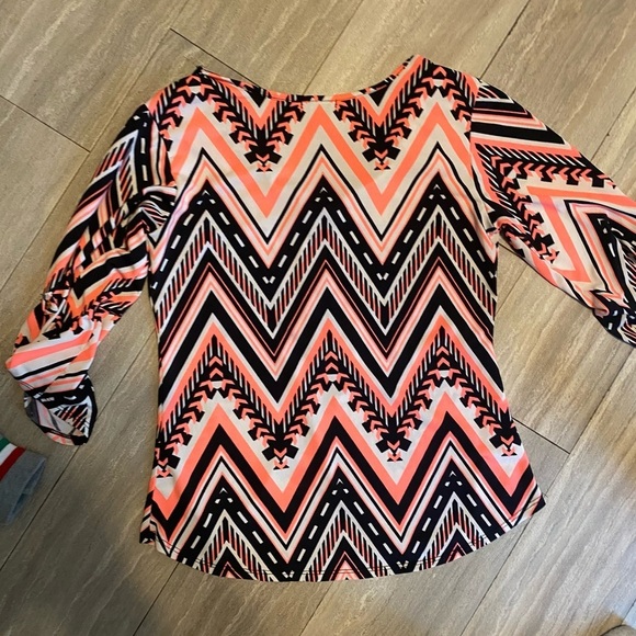 Womens Size Small rue 21 Shirt Chevron Geometric Print, Pink Black  3/4 Sleeves - Picture 5 of 5